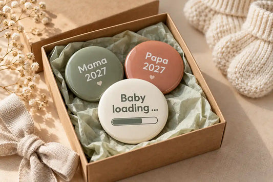 Baby-loading-Button mit Ladebalken sowie Mama- und Papa-Buttons als Geschenkidee zur Schwangerschaft